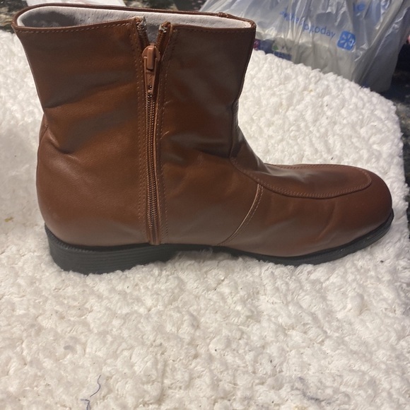 mens Ambassador solid brown all leather ankle boots size 8.5 D main image 5